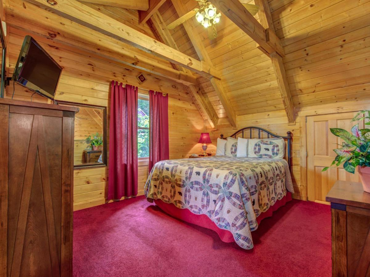 גטלינבורג Bear Tracks, 2 Bedrooms, Hot Tub, Fireplace, Wifi, Jetted Tub, Sleeps 6 מראה חיצוני תמונה