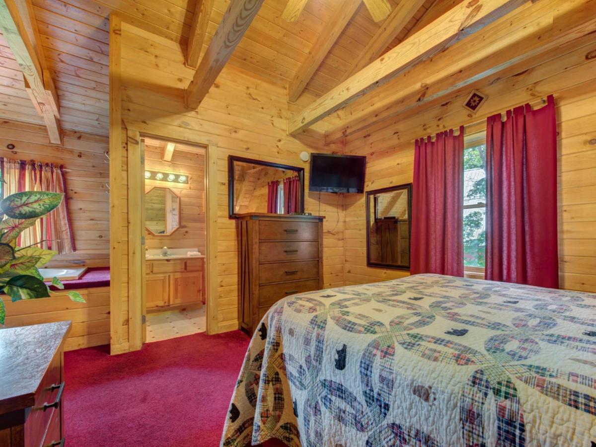 גטלינבורג Bear Tracks, 2 Bedrooms, Hot Tub, Fireplace, Wifi, Jetted Tub, Sleeps 6 מראה חיצוני תמונה