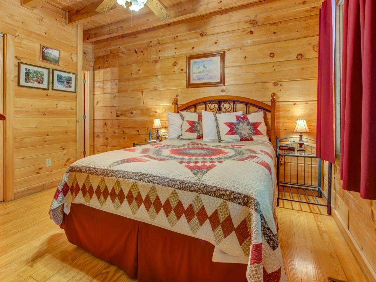 גטלינבורג Bear Tracks, 2 Bedrooms, Hot Tub, Fireplace, Wifi, Jetted Tub, Sleeps 6 מראה חיצוני תמונה