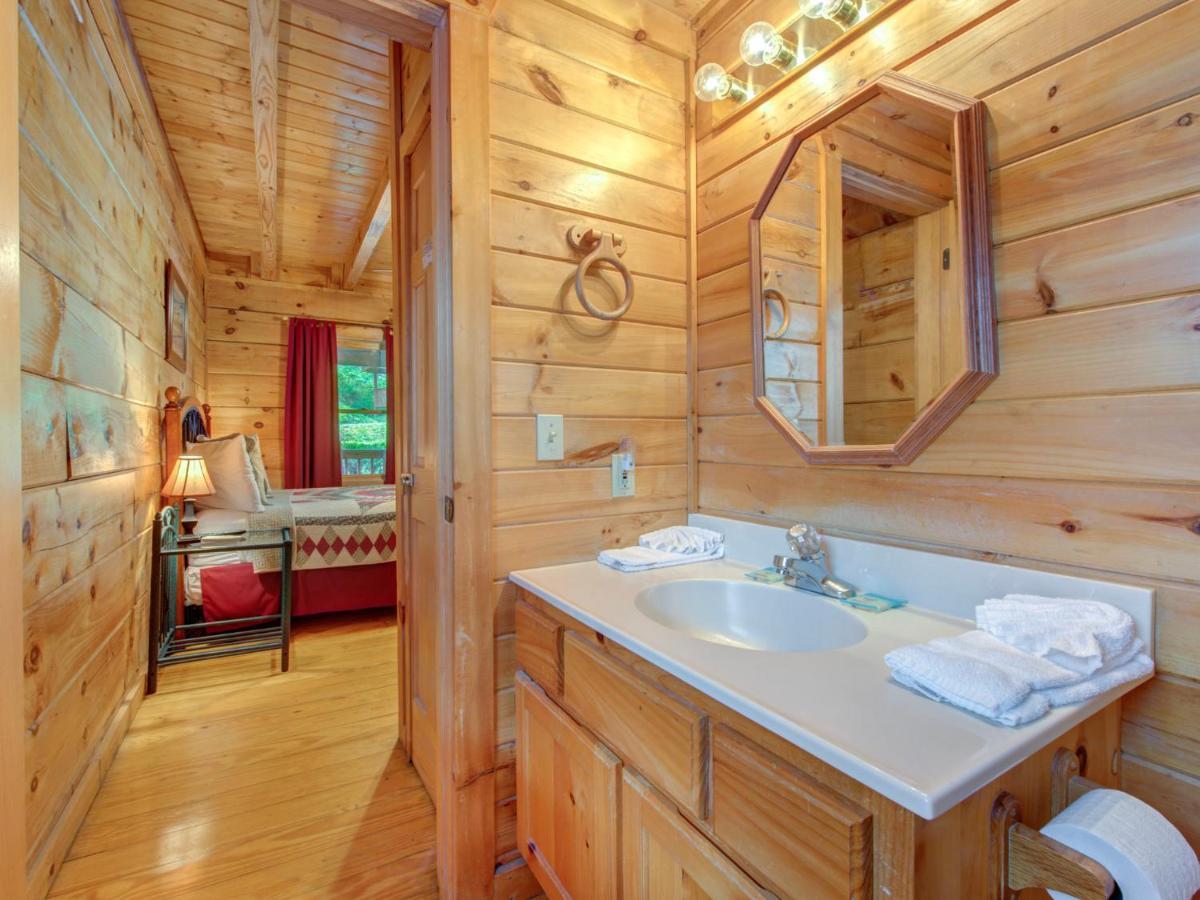 גטלינבורג Bear Tracks, 2 Bedrooms, Hot Tub, Fireplace, Wifi, Jetted Tub, Sleeps 6 מראה חיצוני תמונה