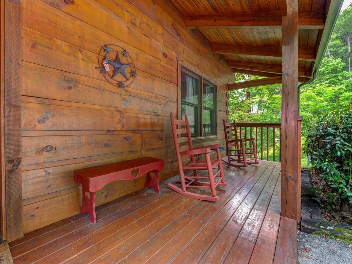 גטלינבורג Bear Tracks, 2 Bedrooms, Hot Tub, Fireplace, Wifi, Jetted Tub, Sleeps 6 מראה חיצוני תמונה